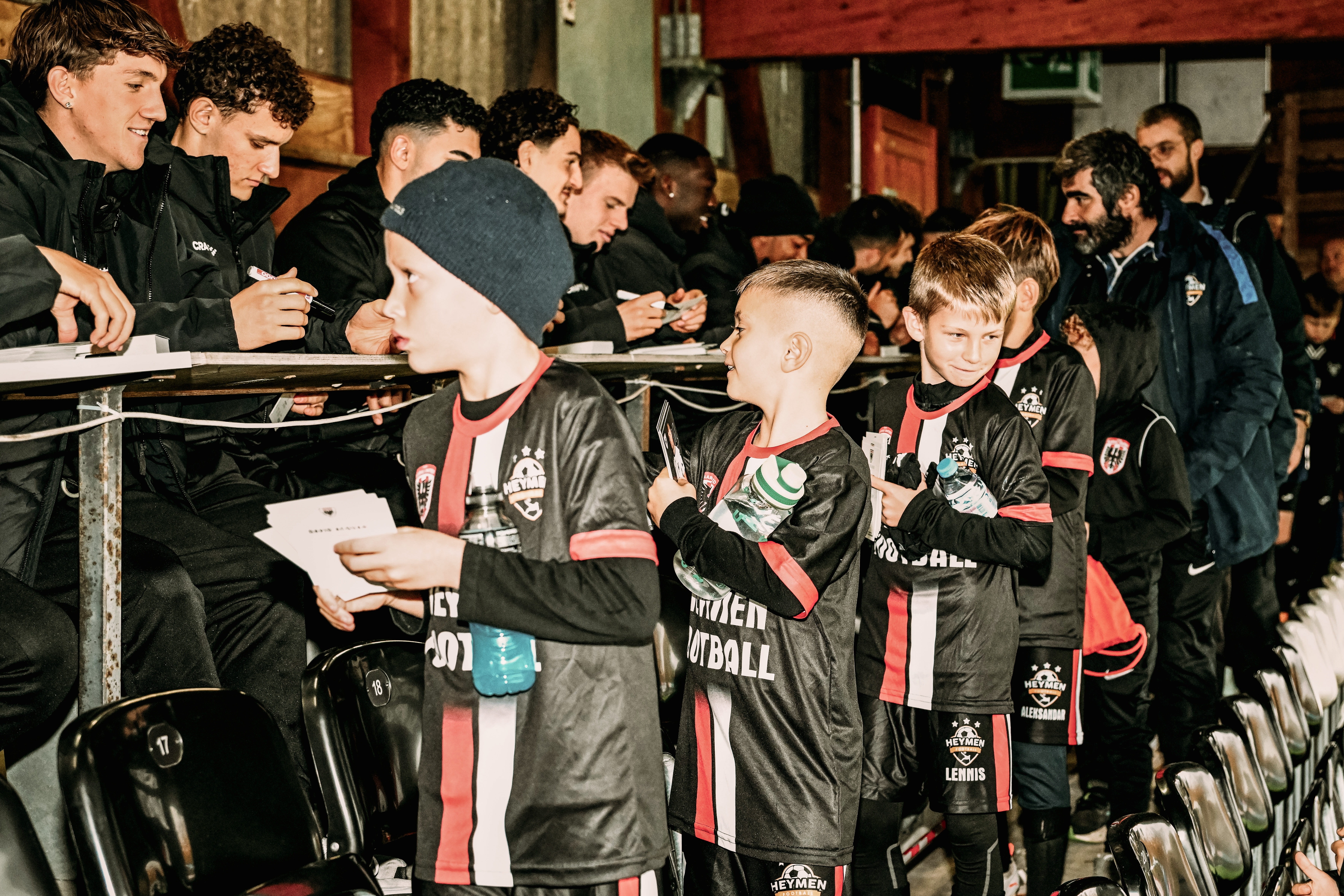 Blogbild1_Brack play more football_1200x800.jpg