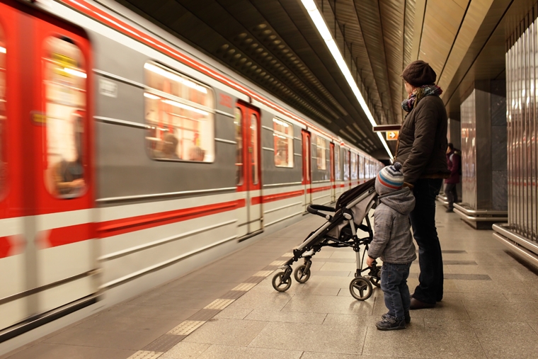 pillar_miwi_baby_reisen&unterwegs_zug_bild1.jpg