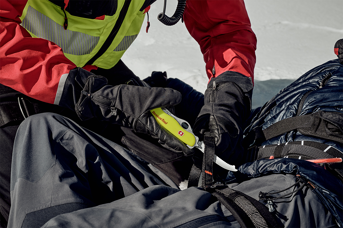Victorinox_Rescue_Tool_Schnitt_Gurt.jpg