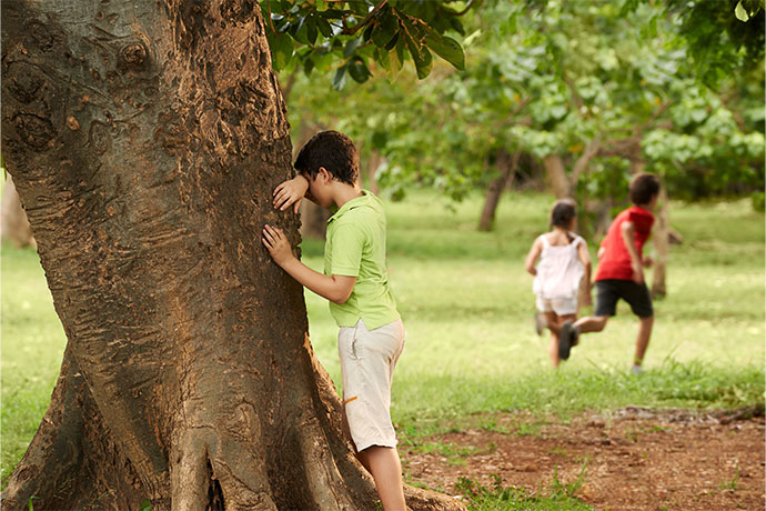 pillar_miwi_spielen_outdoor_10_kinderspiele_verstecken.jpg