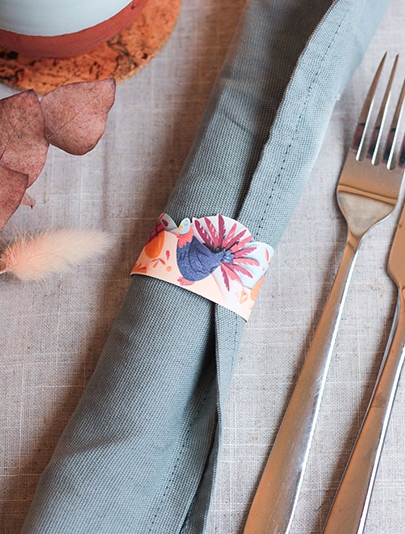 Thanksgiving Napkin Rings - Printable card shows Fall foliage cottage on the hills 