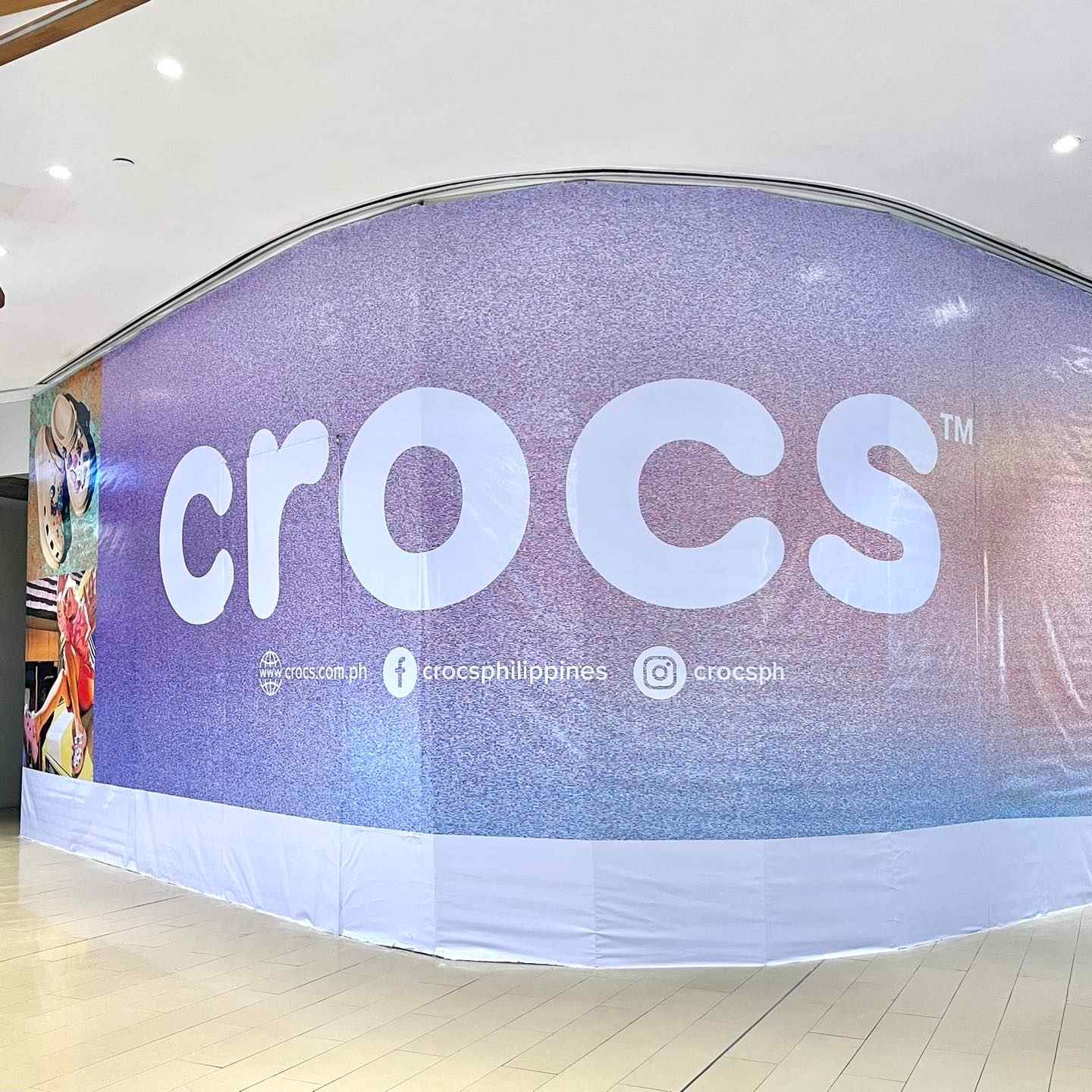 Crocs uptown hot sale mall