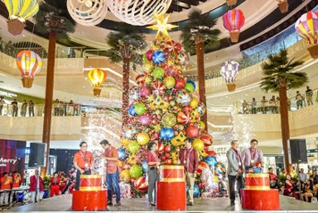 Festive Walk Iloilo’s Magical Holiday Circus Shines with Light and Joy