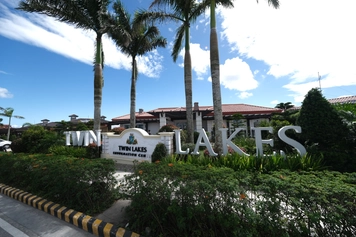 Slow Down and Savor: Culinary Retreats for a Relaxing Holiday Weekend