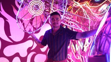 Newport Mall-seum: Art of This World with Leeroy New