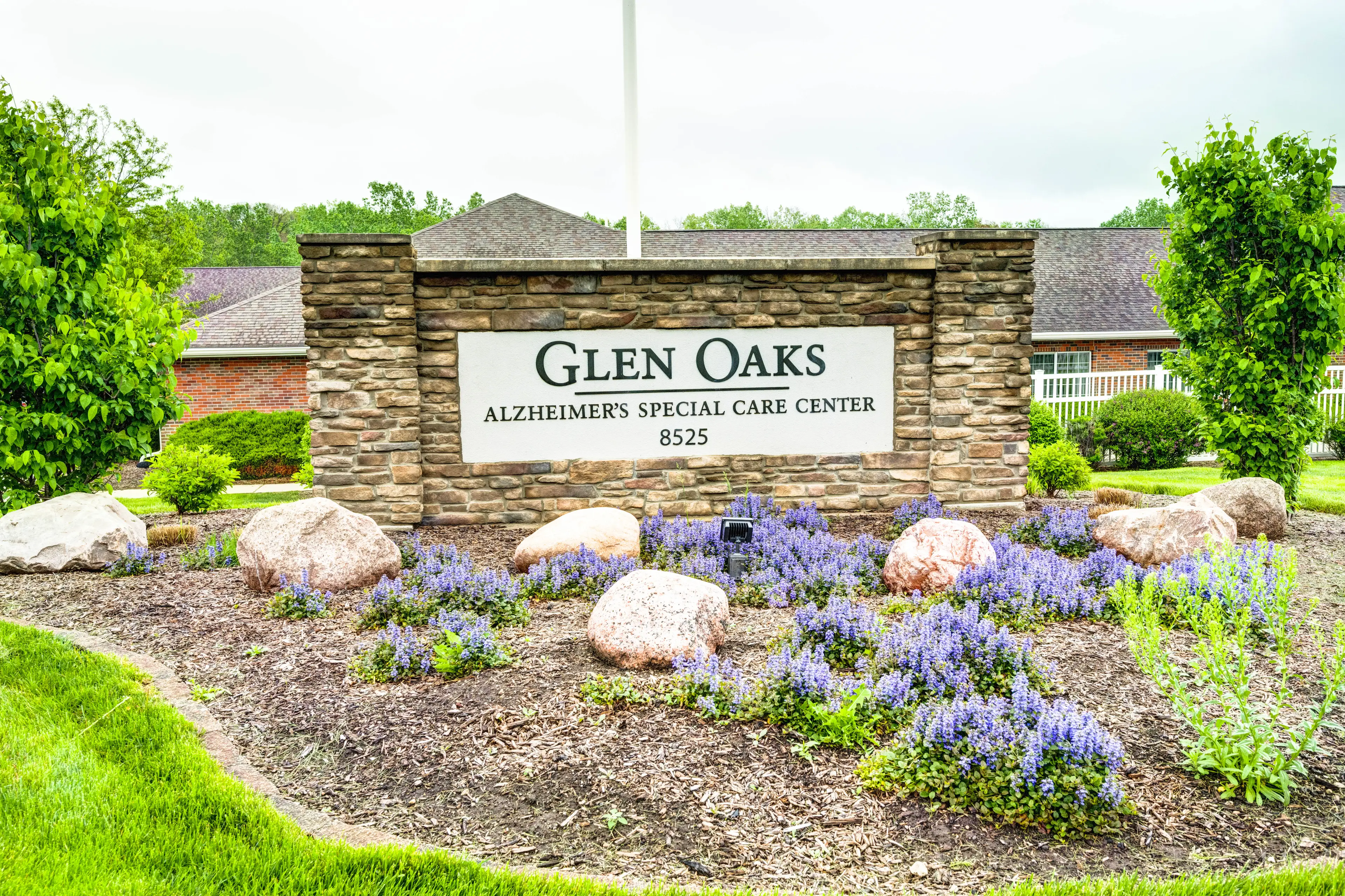 Glen Oaks Exterior