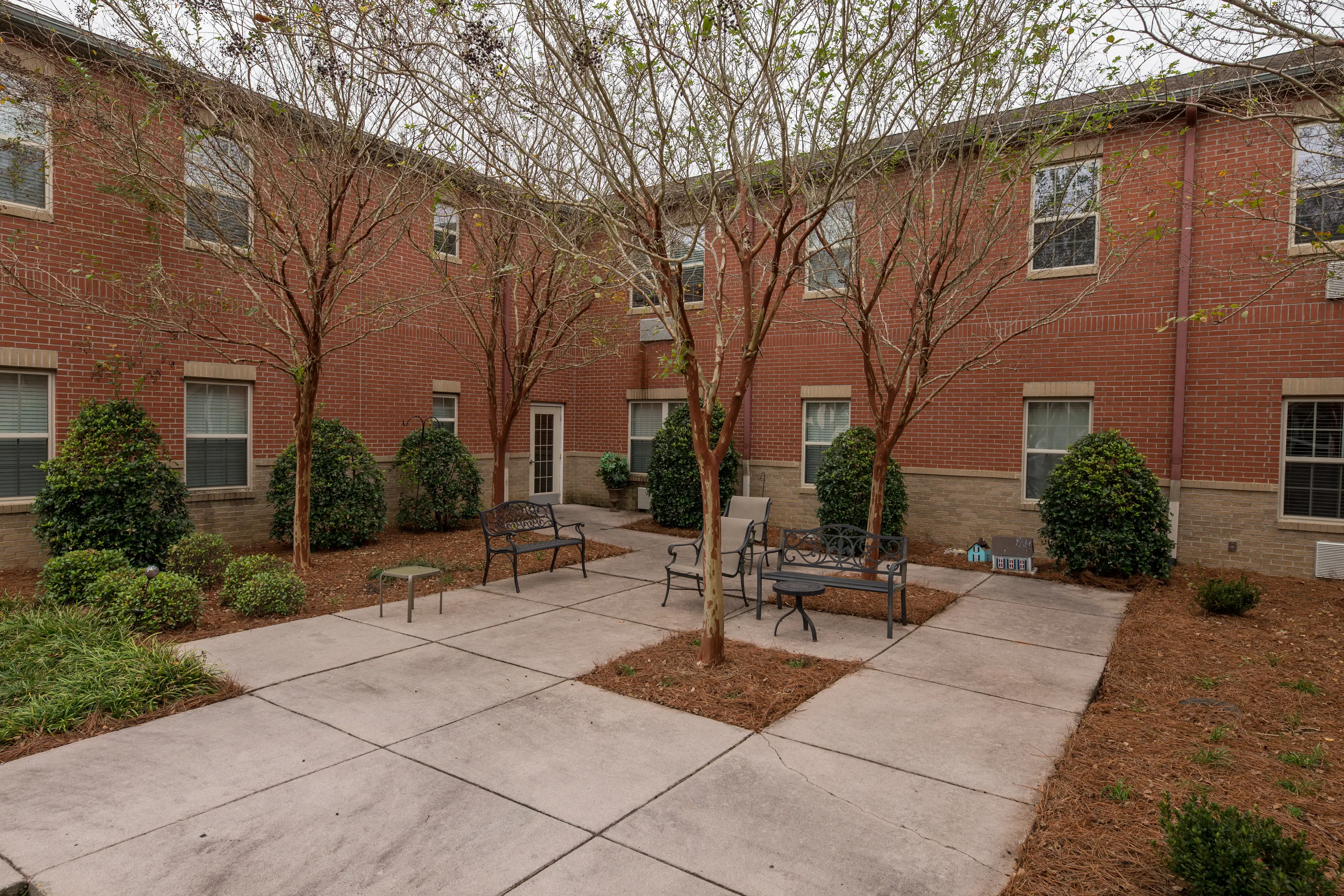 Crescent Landing at Hattiesburg Courtyard