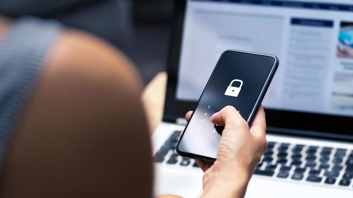 Security myths debunked : Section 5 : side_by_side [216-z5c2] - Image [217-myap]