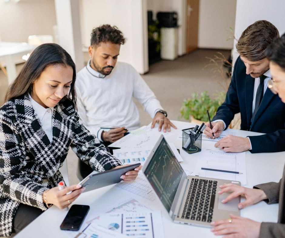 Connecting AI risk to real-time data decisions - Hero Image [m-pwwq]