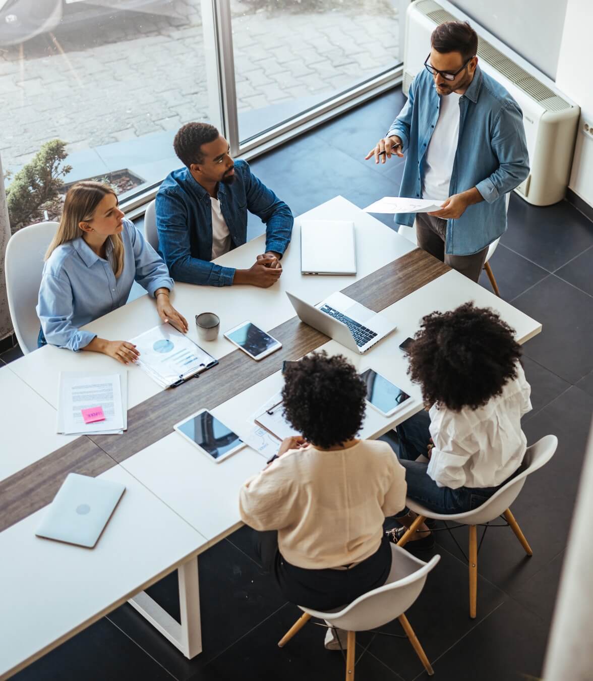 Gruppo di persone in una riunione