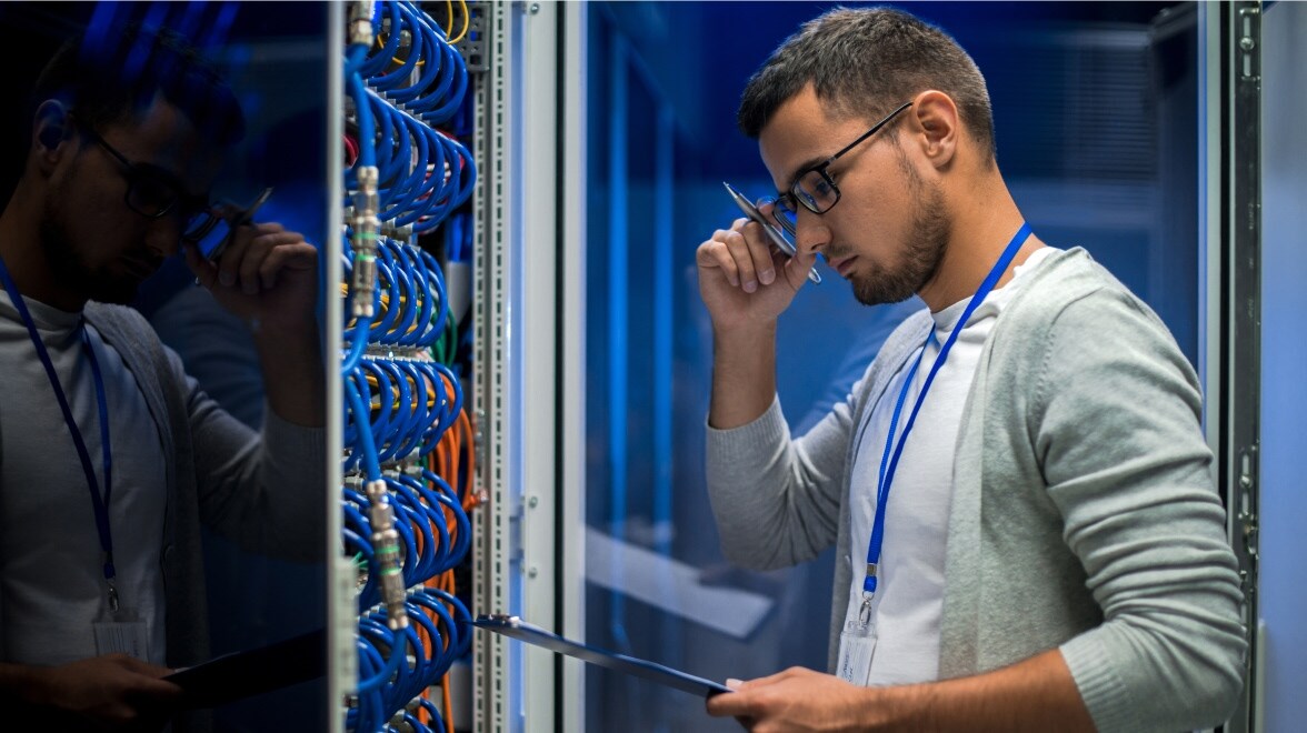Enterprise-grade innovation in the cloud : Section 3 : side_by_side [6-s8fq] - Image [7-f9nh]