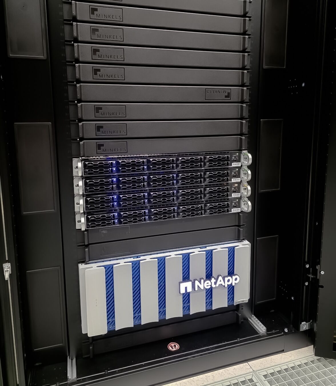 NetApp device stacked