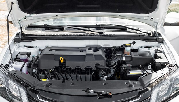 bajo el capó del coche