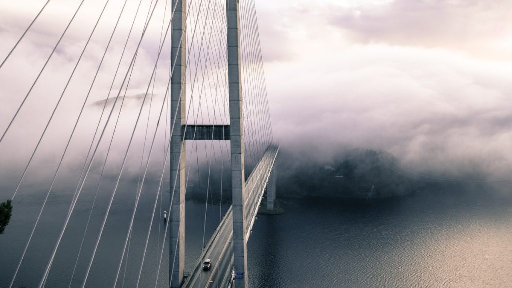 pitfalls-and-possibilities-of-hybrid-cloud-management-1024x576