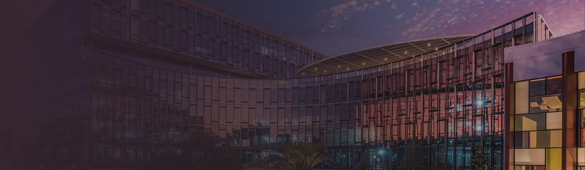 Vista al tramonto dell'edificio degli uffici di NetApp San Jose