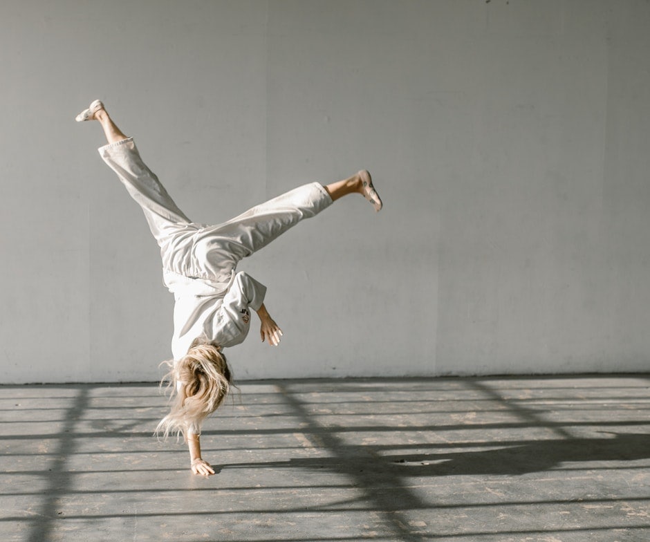 girl doing one-handed handstand