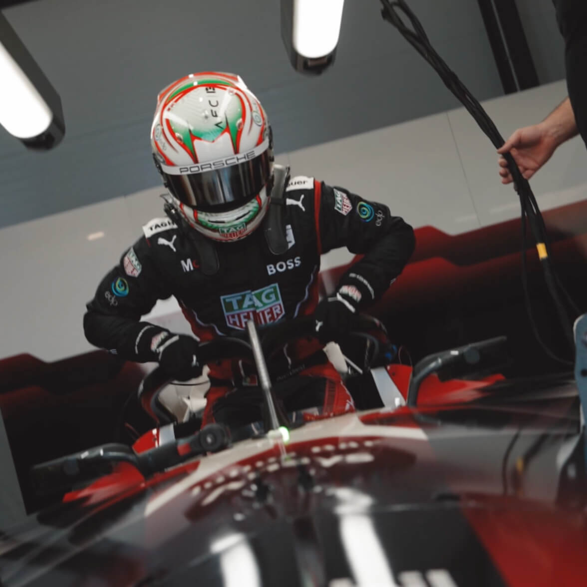 Porsche Formula E Team and NetApp : Section 6 : side_by_side [34-a5vs] - Image [35-7ab4]