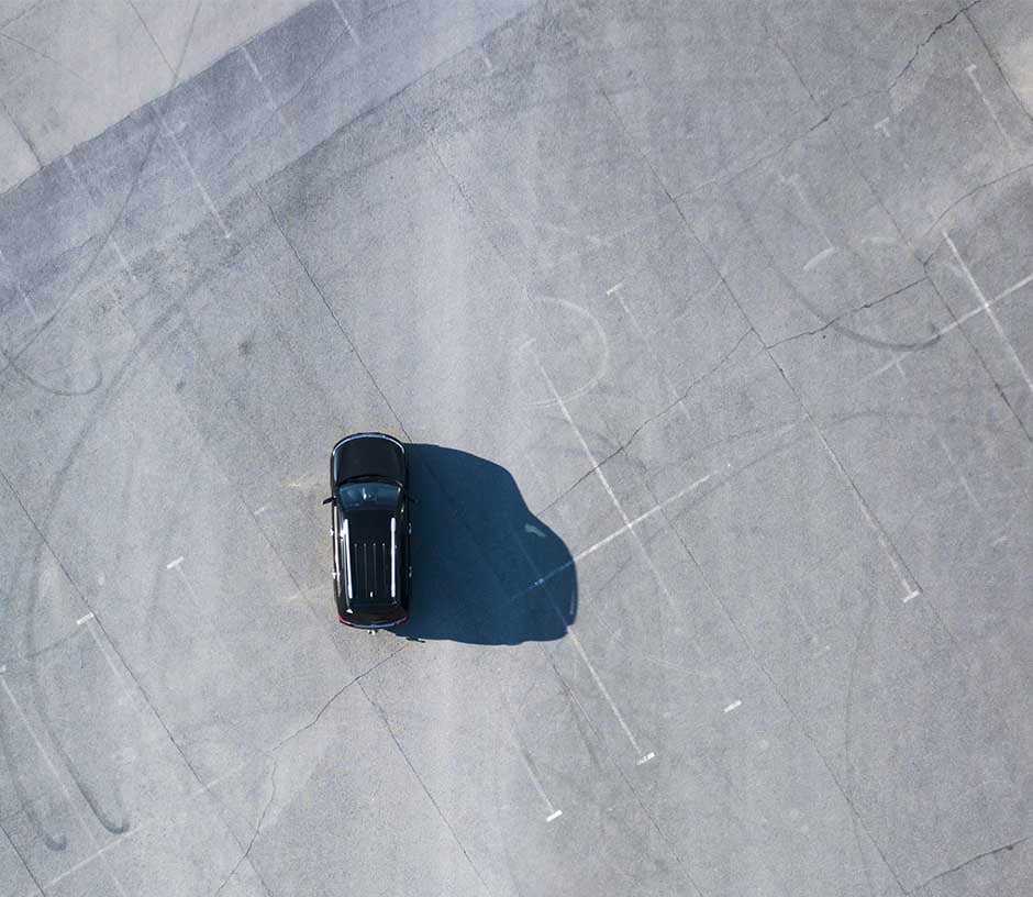 車停在停車場中
