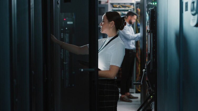 AFF C-Series de NetApp - Card 2 Image [j1-iag3]