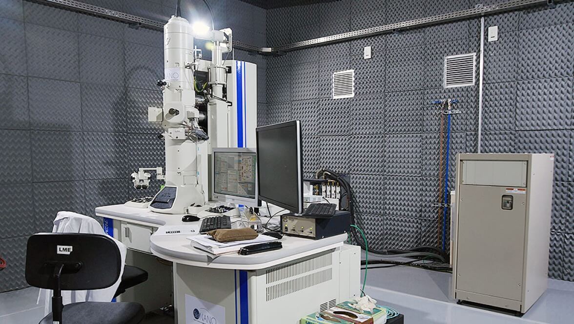 unicamp desk with machines