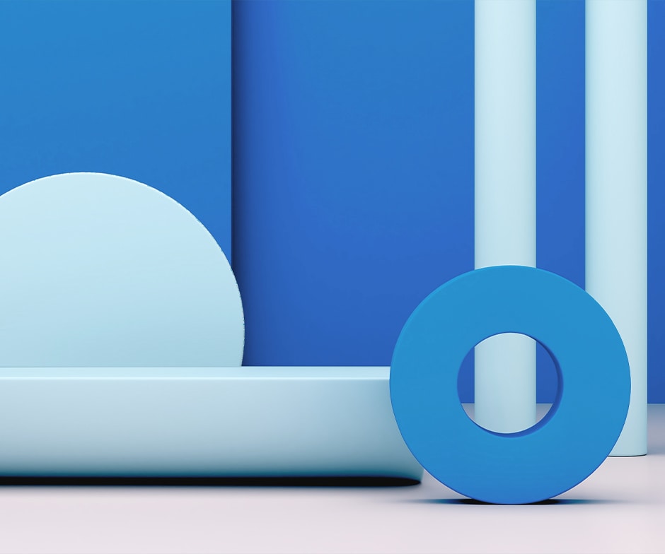 Fond bleu roi avec piliers blancs horizontaux et verticaux convergeant en bas à droite et accentués par un anneau bleu royal
