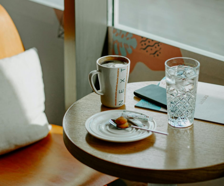 coffee and ice water on coffee table