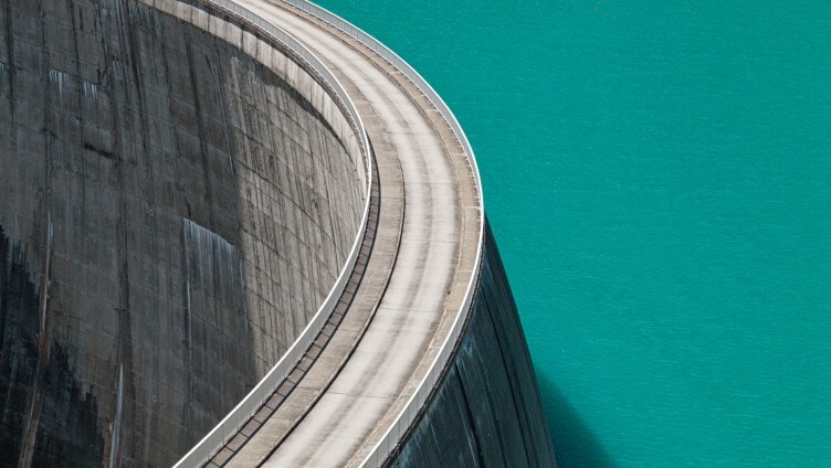 Puente sobre el agua