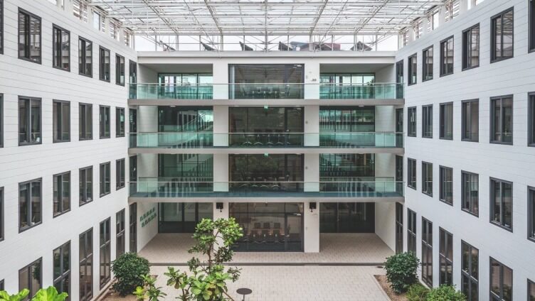 Fraunhofer IESE brings humanity to digitization - Card 1 Image [p-2nw9]
