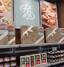 Harry & David seasonal store