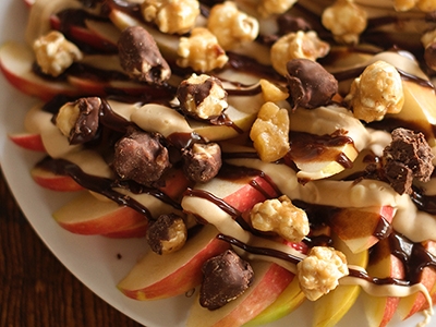 Apple Nachos with Moose Munch Gourmet Popcorn