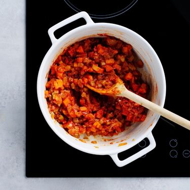 Add chickpeas, pesto and spinach