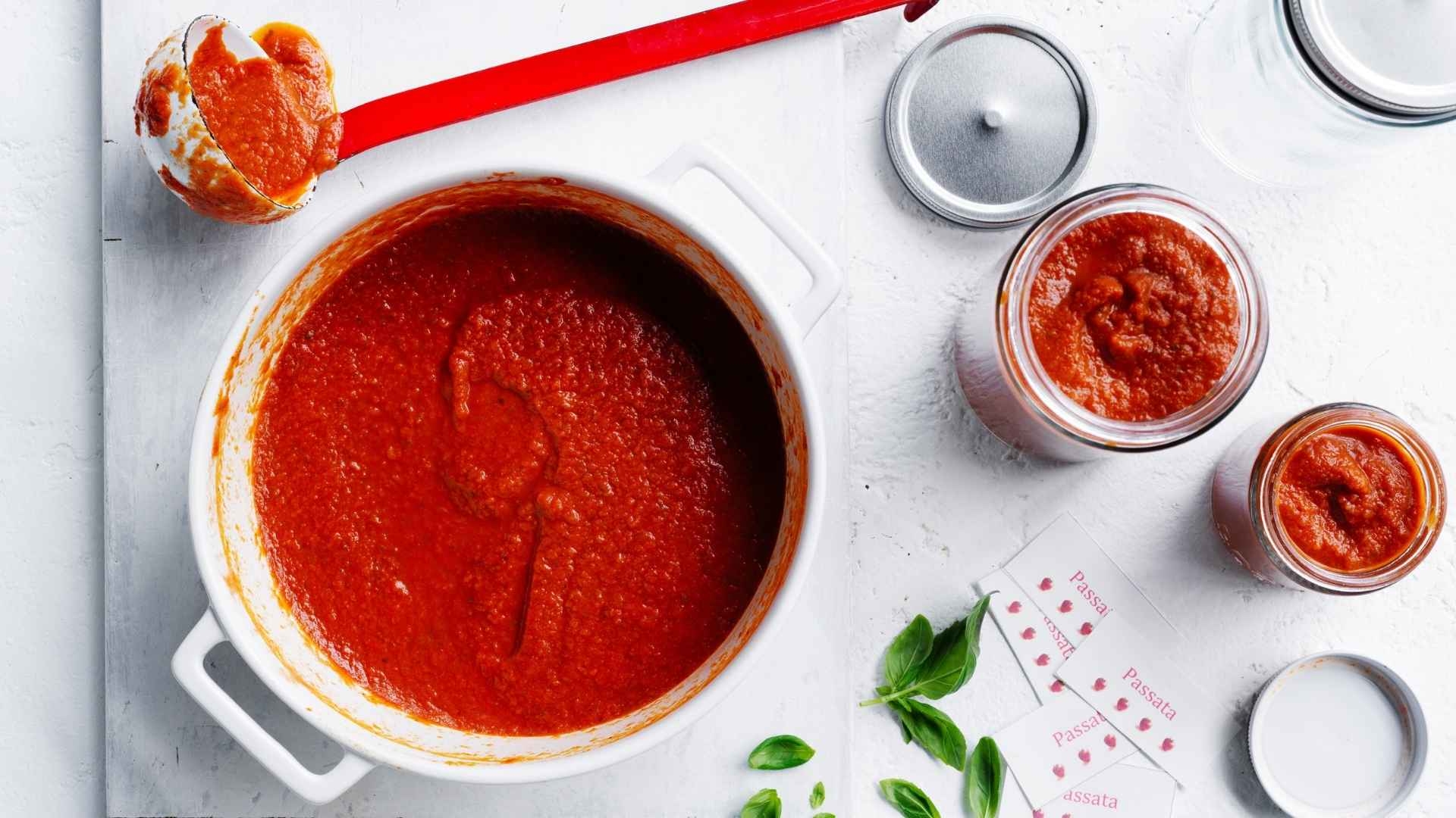 Passata smooth Italian cooking sauce dish