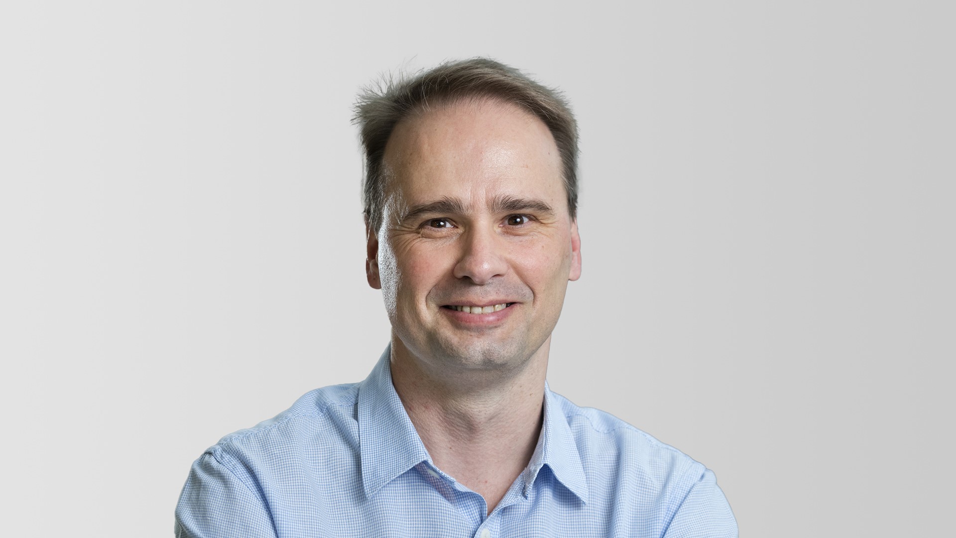 professor-benjamin-thierry posing in front of camera