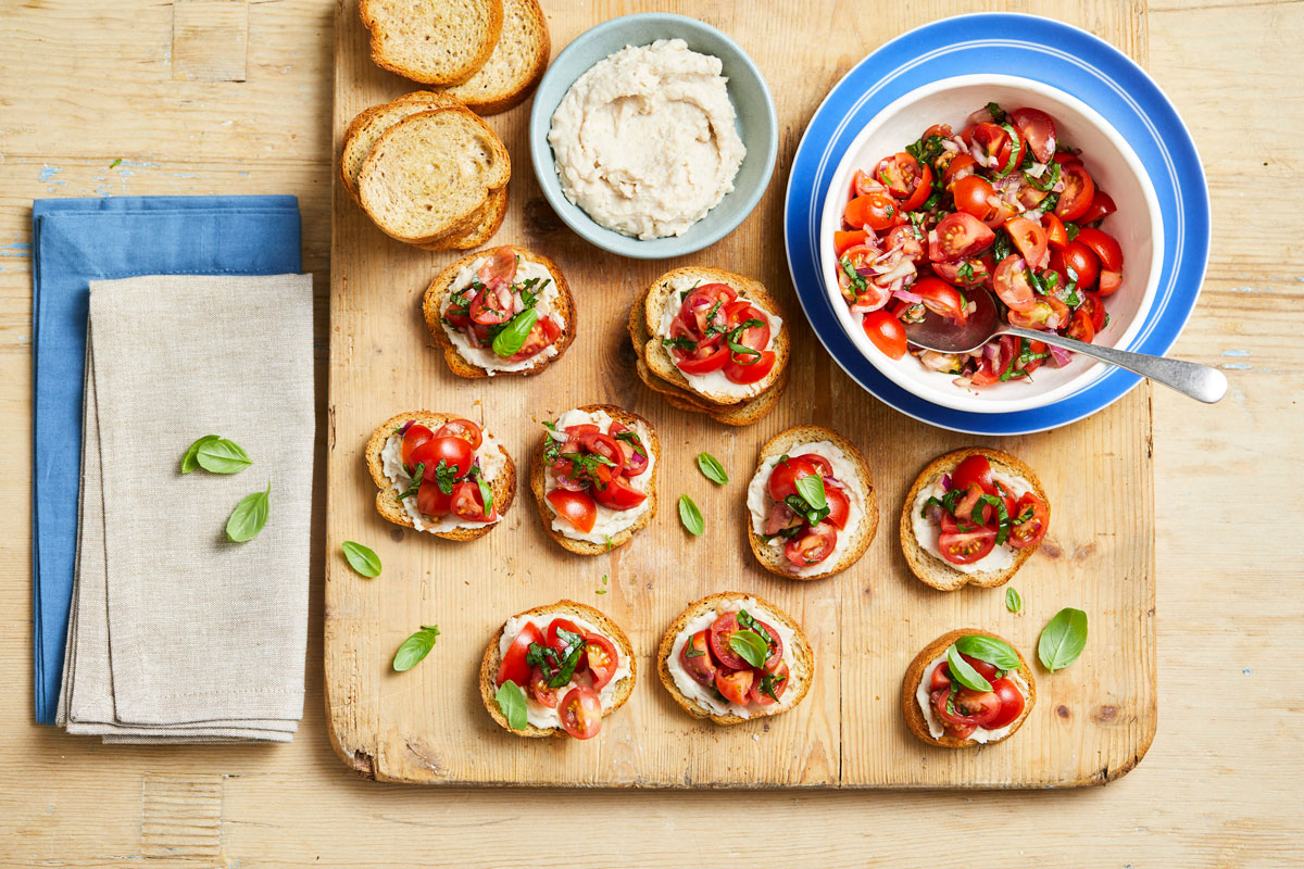 tomato-and-white-bean-brucshetta