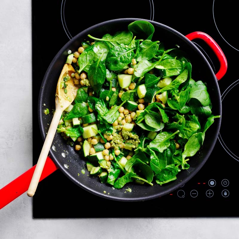 Add chickpeas, pesto and spinach
