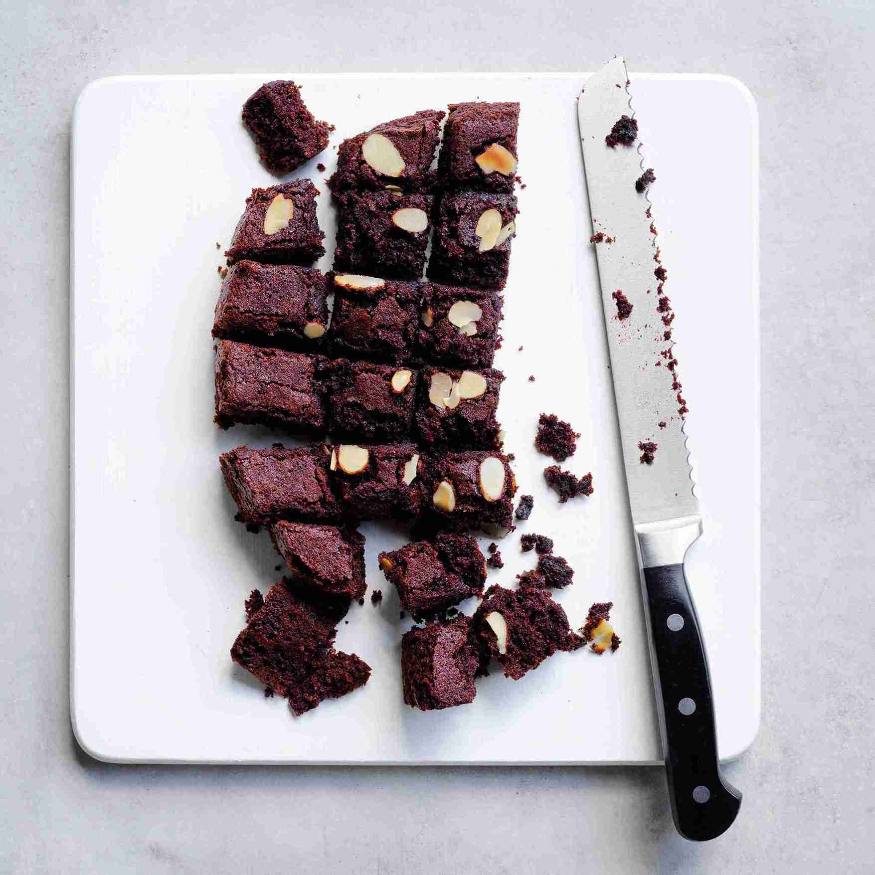 cutting cake in 2-3 slices