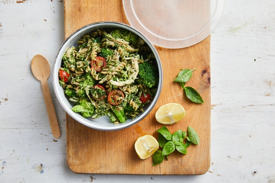 spinach-pesto-and-chicken-pasta-salad