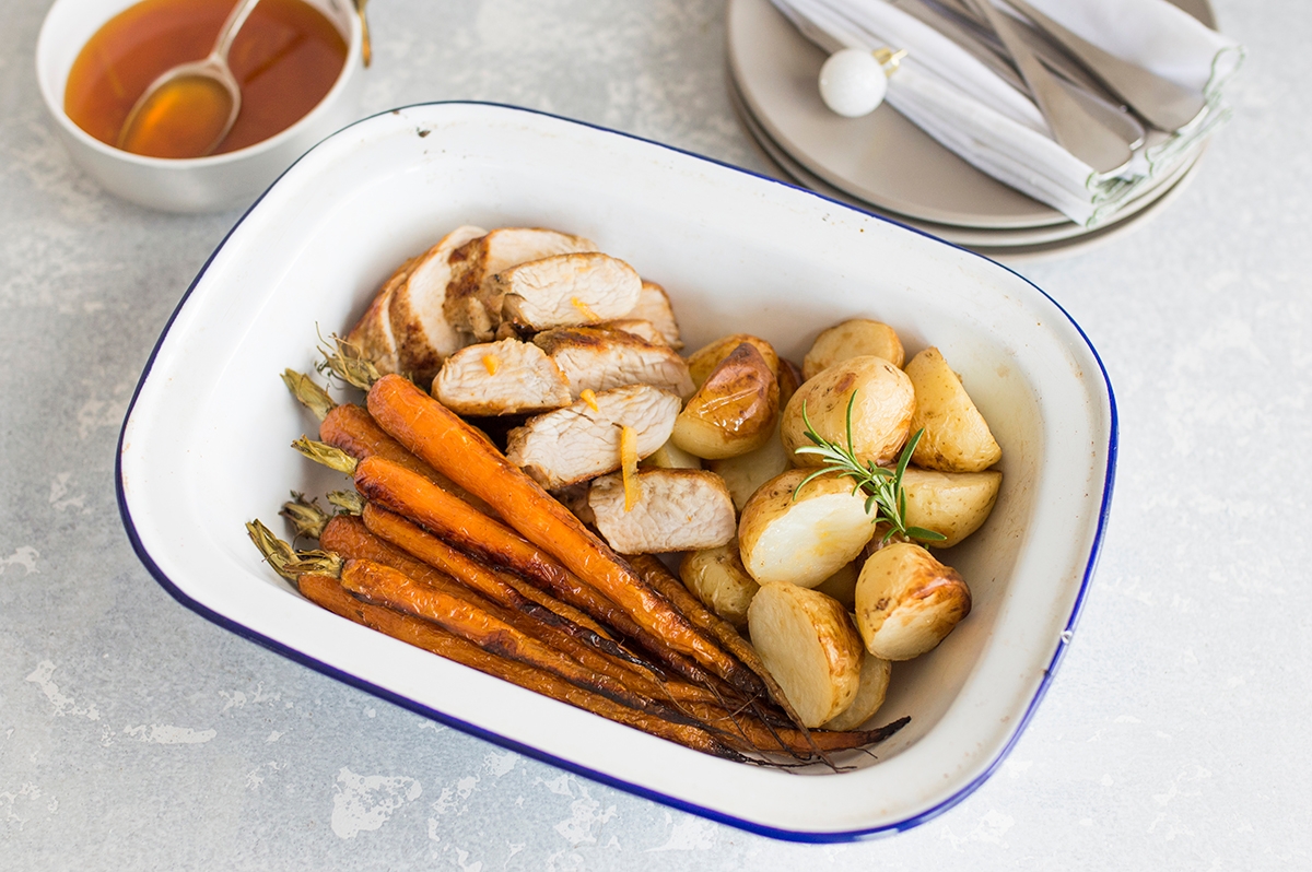  A savory dish of meat, potatoes, and carrots served on a white and blue plate