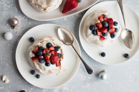 mini-berry-and-yoghurt-pavlova