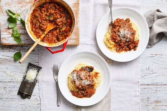 Spaghetti and meat sauce on two plates