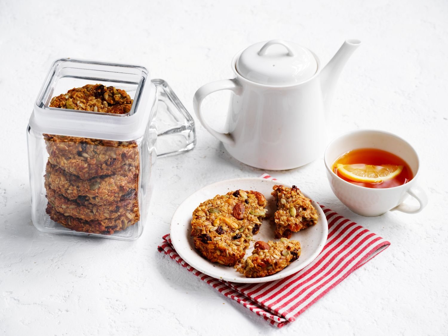 Banana, fruit and nut brekkie cookies