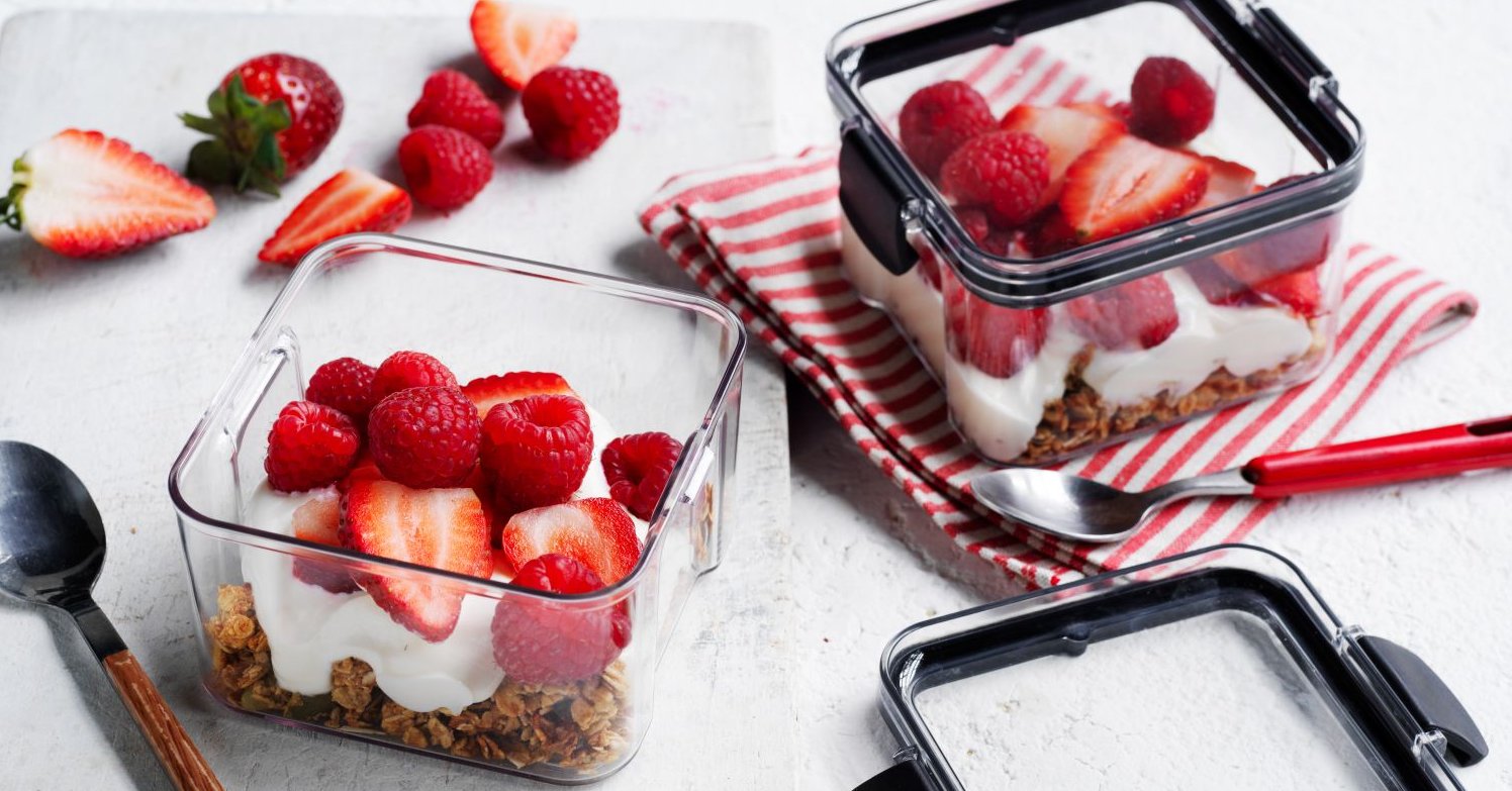 Berry yoghurt granola cups