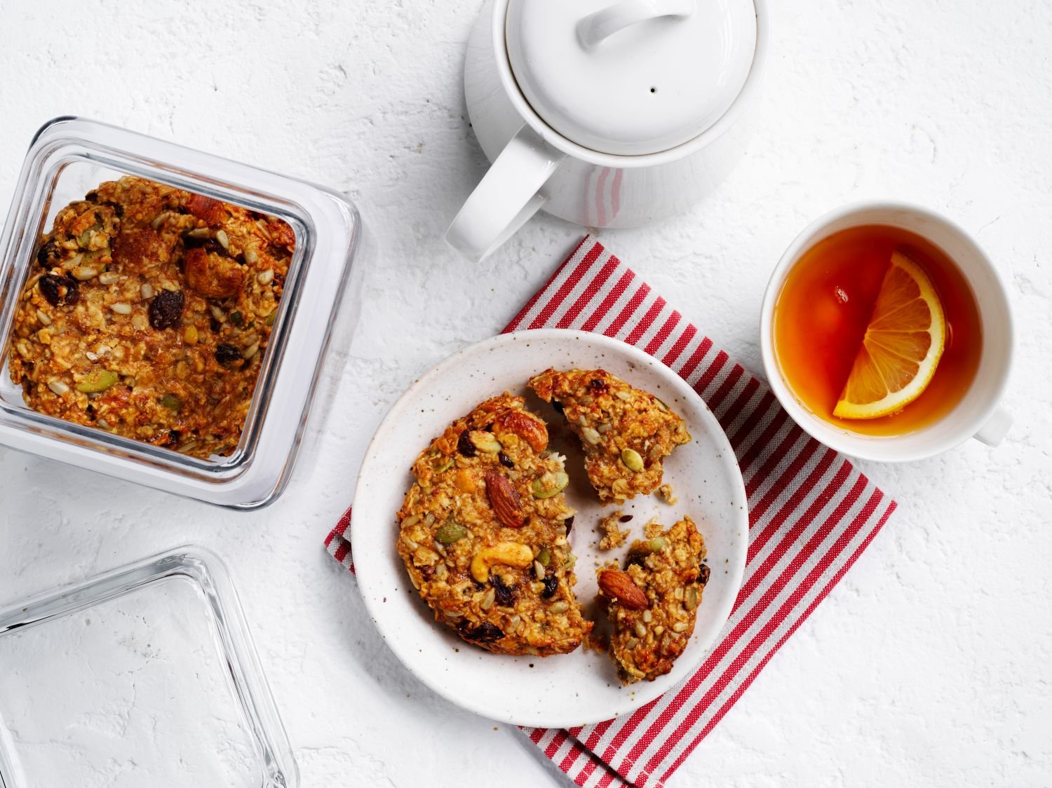 Banana, fruit and nut brekkie cookies