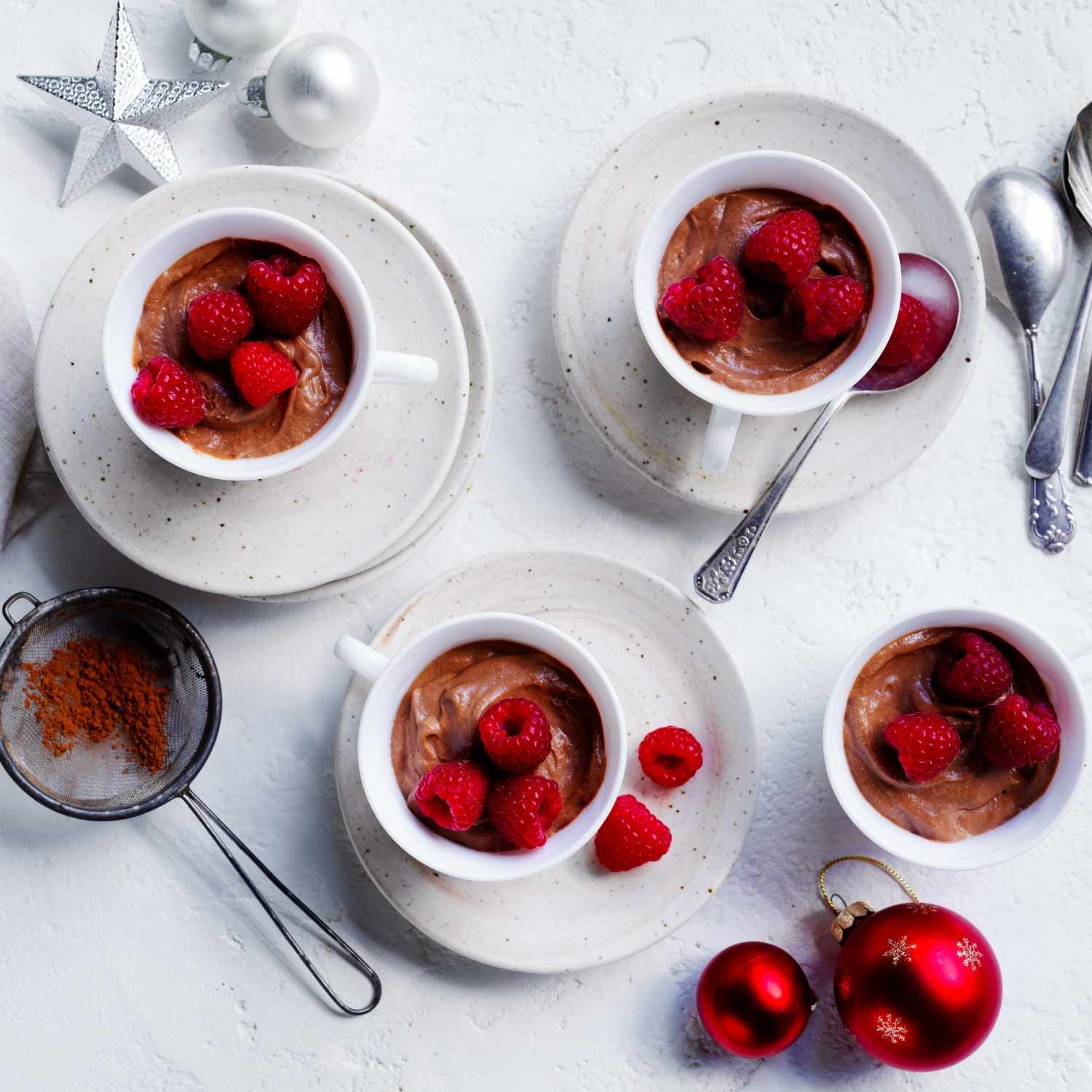 serving chocolate mousse