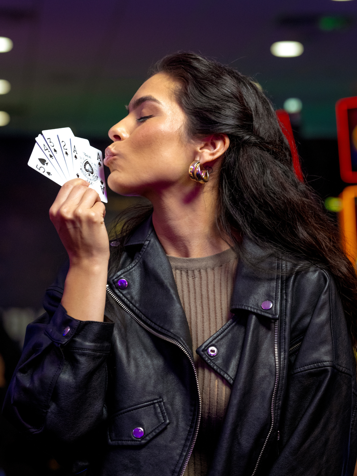 Girl kissing a straight flush poker hand