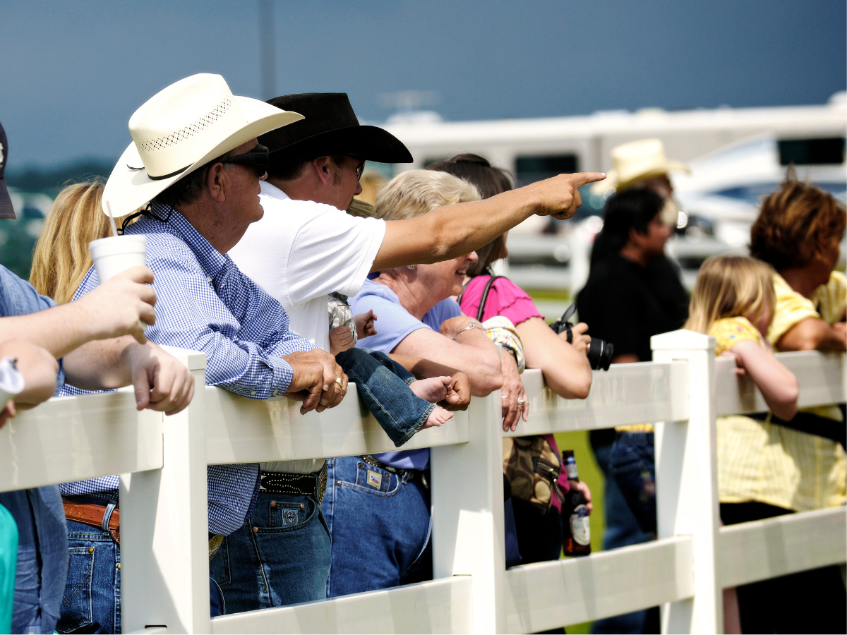 Horse racing spectators & gamblers