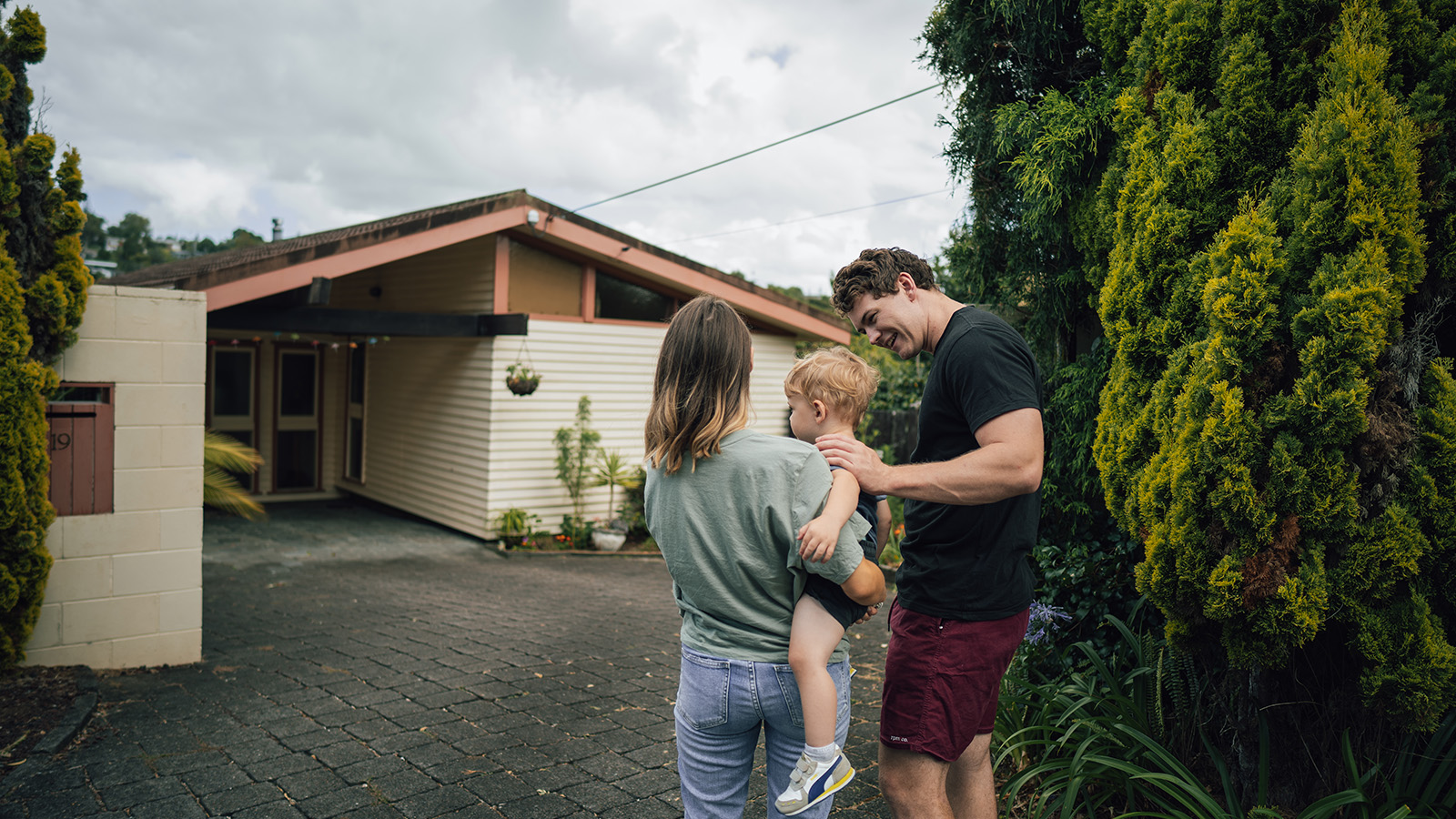 Family looking at cheap property in NZ. 