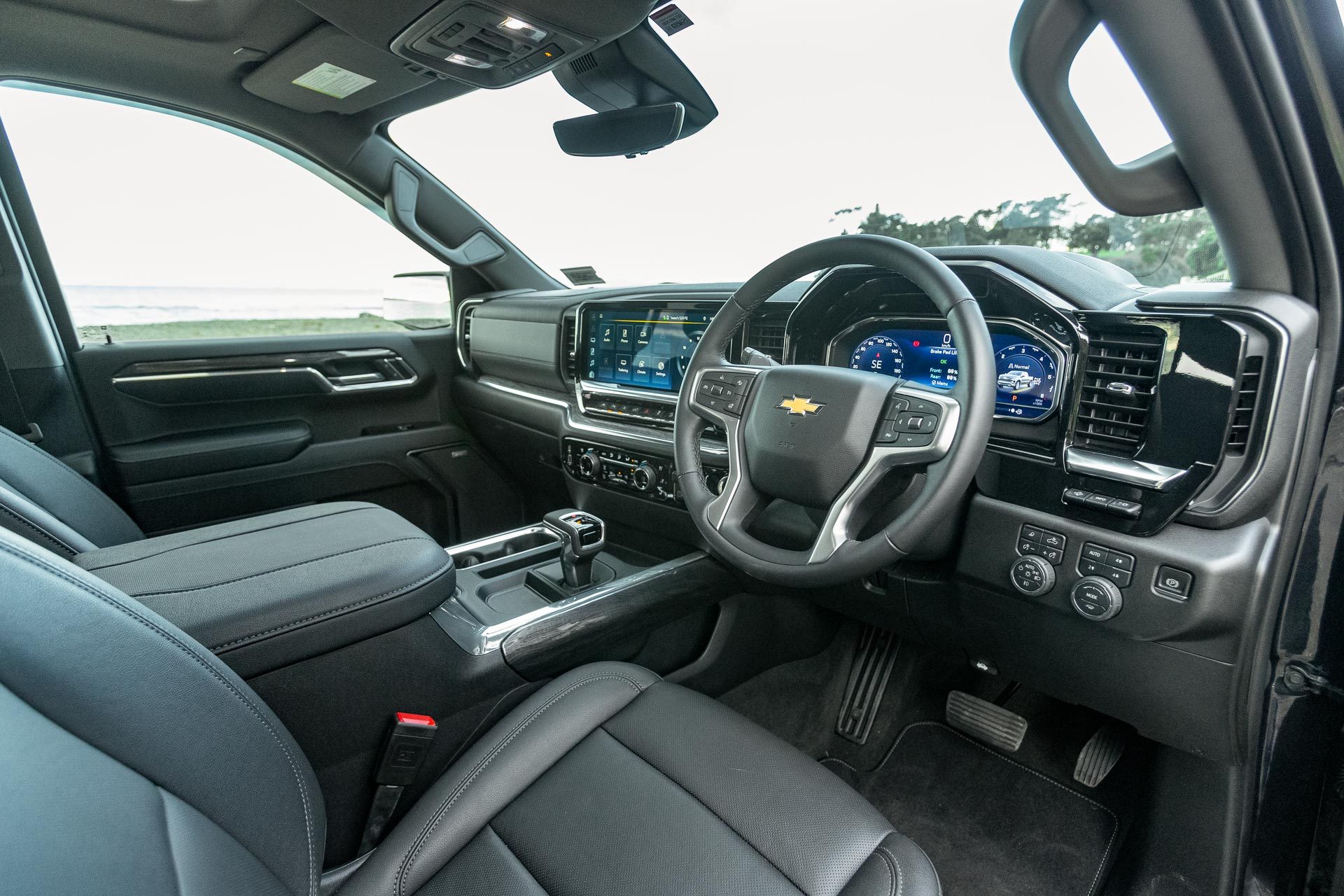 2023 Chevrolet Silverado 1500 LTZ Z71 front cockpit