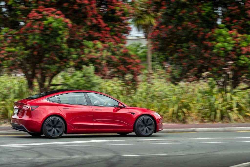 Tesla Model 3 RWD facelift side panning shot