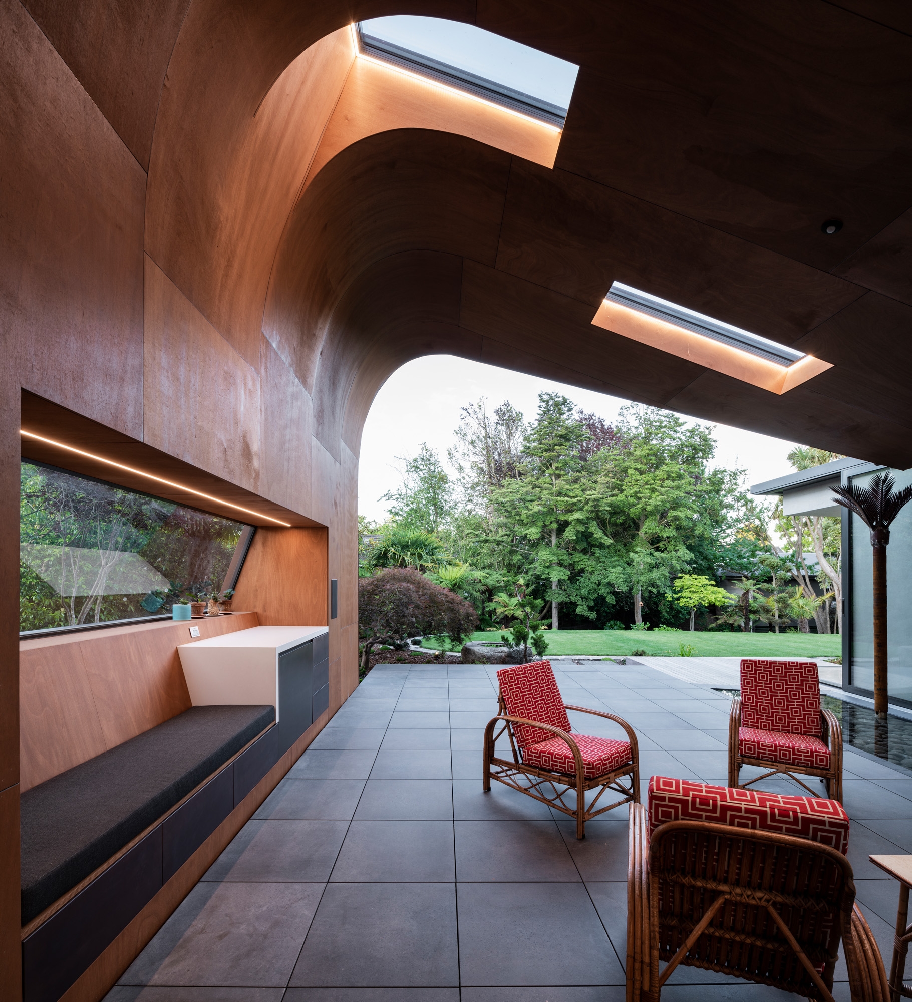 A striking architectural element of its own, this patio features a copper-clad, gaboon plywood-lined structure that provides year-round protection from the elements. Image: Stephen Goodenough.